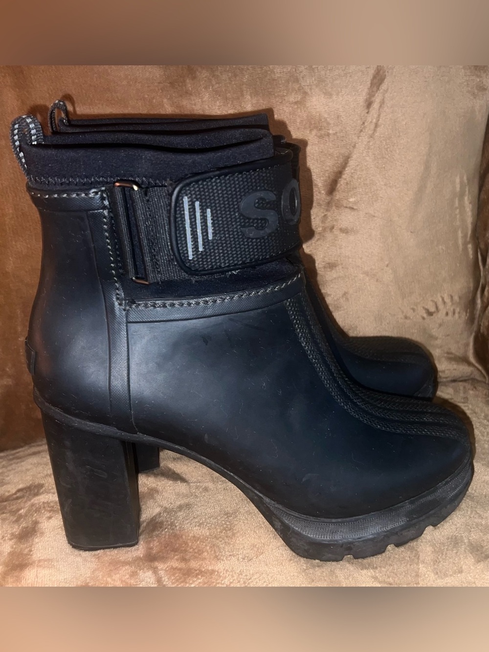 Sorel Medina III Heeled Rain Snot Boot Vulcanized Rubber Black Women's size 9.5